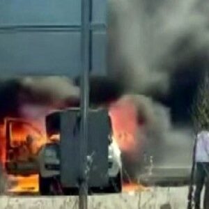 alev topuna dondu sakaryada yanan arac kullanilamaz hale geldi wOyH3IKm