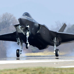 bir tane daha f 35 acil inis yapti fze48gyW