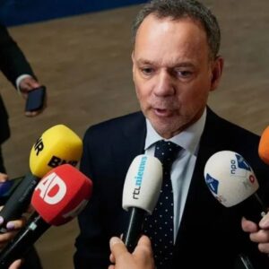 hollanda hukumetinde israil krizi disisleri bakani istifa etti yaU2fRlg