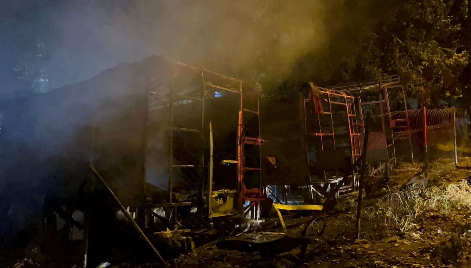 bursada karavan yangini araclar kule dondu JYxbJiPA