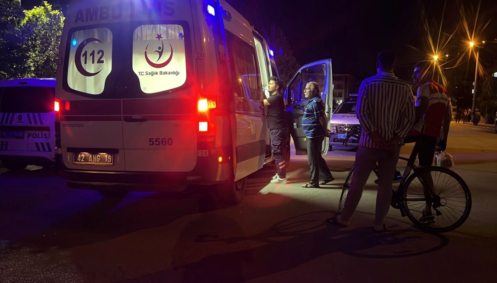 parkta uvey babasini bicakladi mMc4s61Y