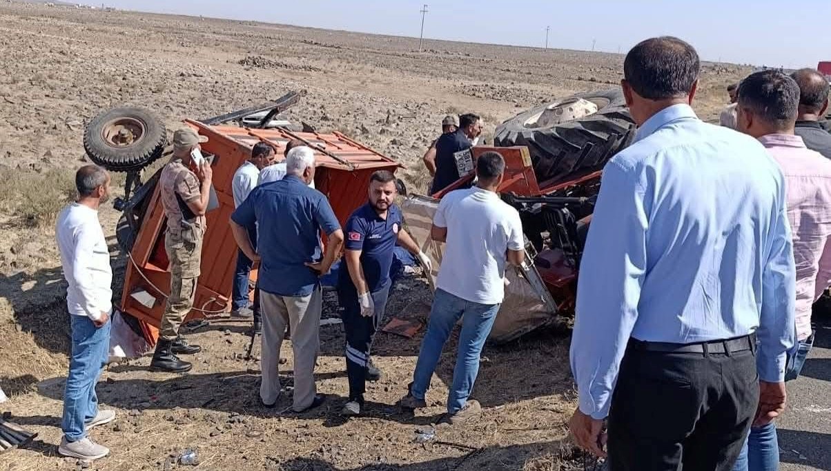 sirnakta traktor devrildi bir olu iki yarali wM9sOIbd