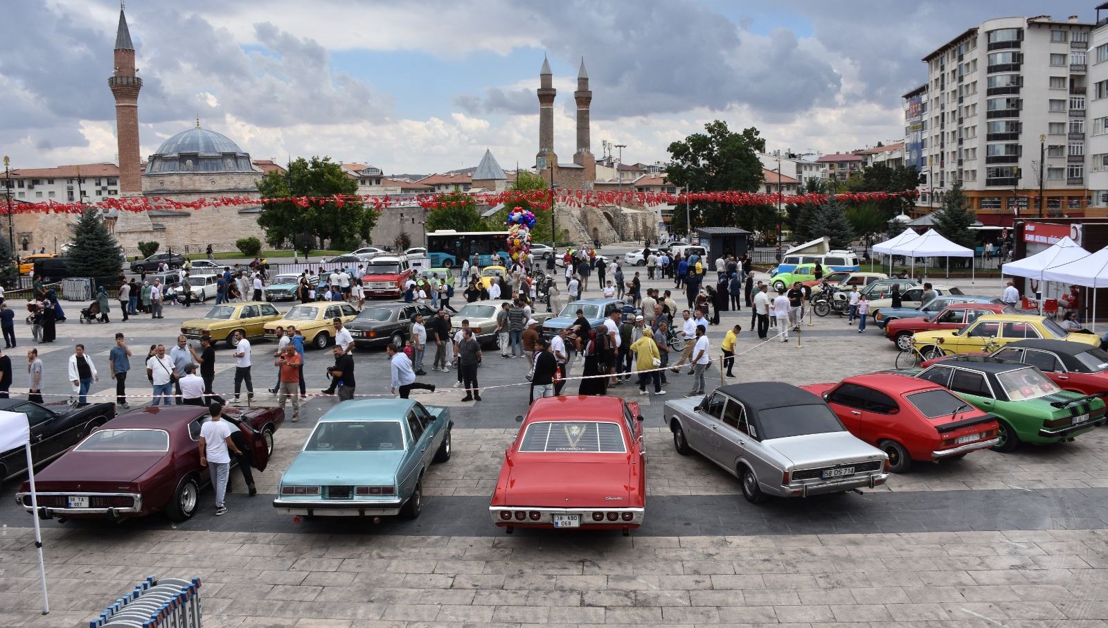 sivasta klasik otomobil fuari acildi KS7iMVc3