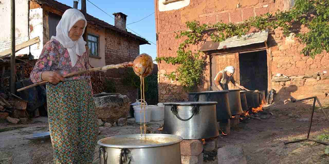 6 saat kazanlarda kaynatilip siseleniyor geleneksel yontemle hazirlaniyor eRdnGkMI.jpg