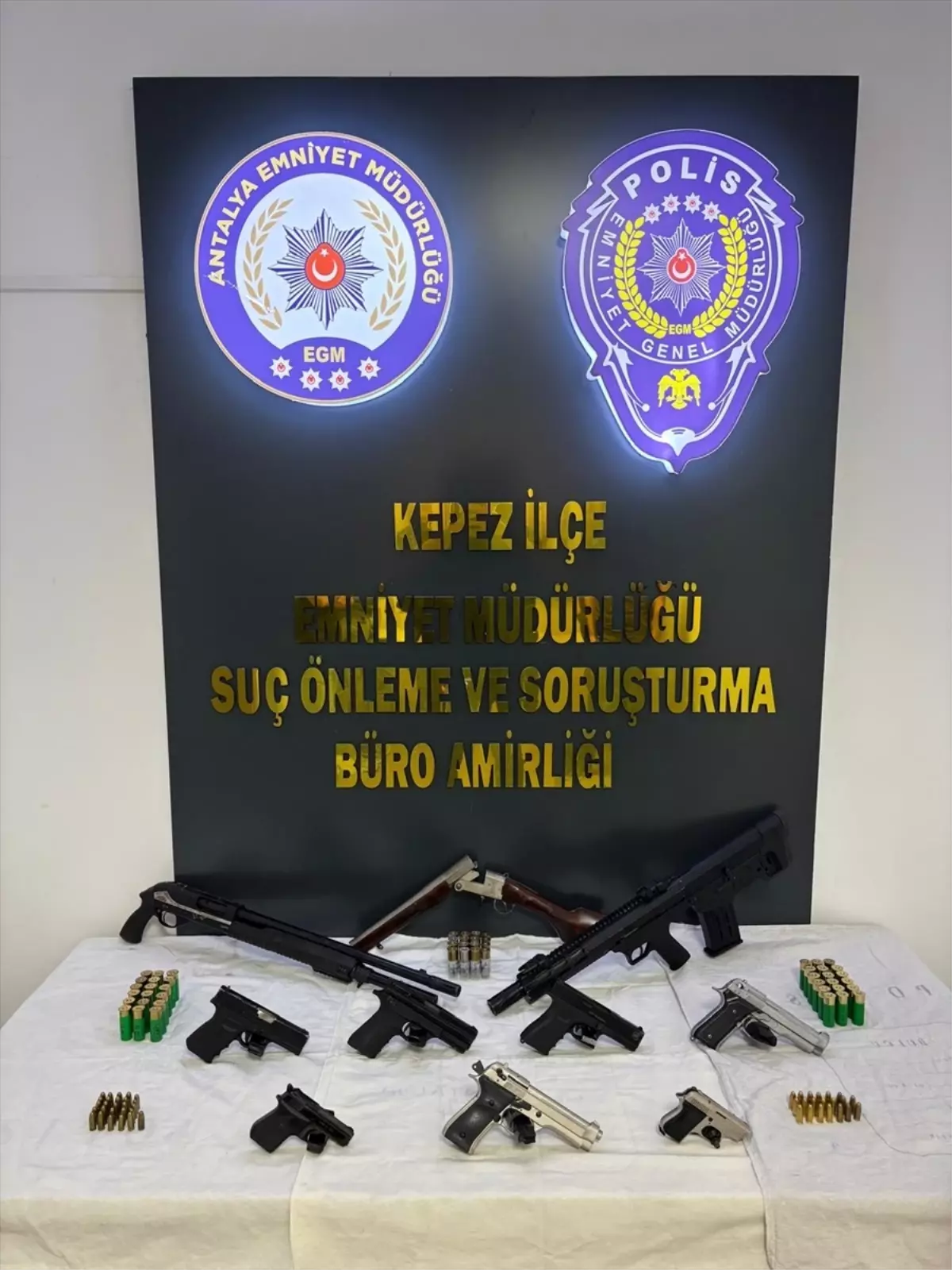 antalyada huzur operasyonu cok sayida silah ele gecirildi Wex4rPW9.jpg