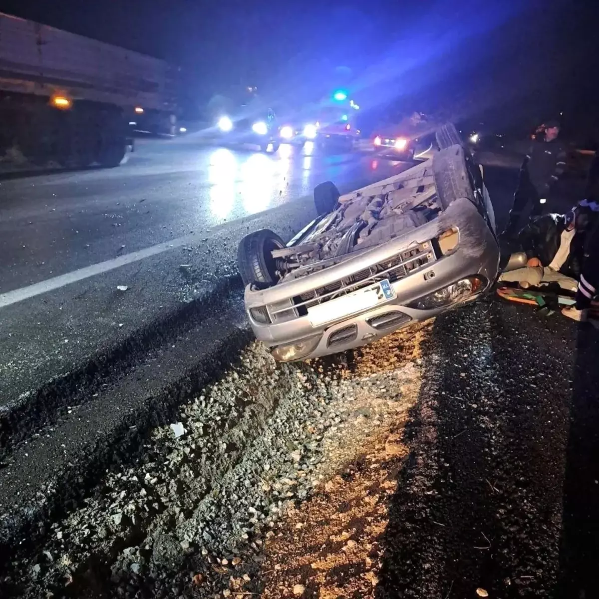 elazigda takla atan otomobilde 2 yarali M27qOSdC