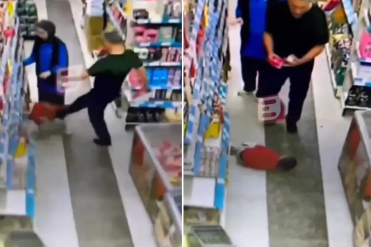 infial yaratan goruntu marketin ortasinda kucucuk cocuga yaptigina bakin cUe7w8J2.jpg