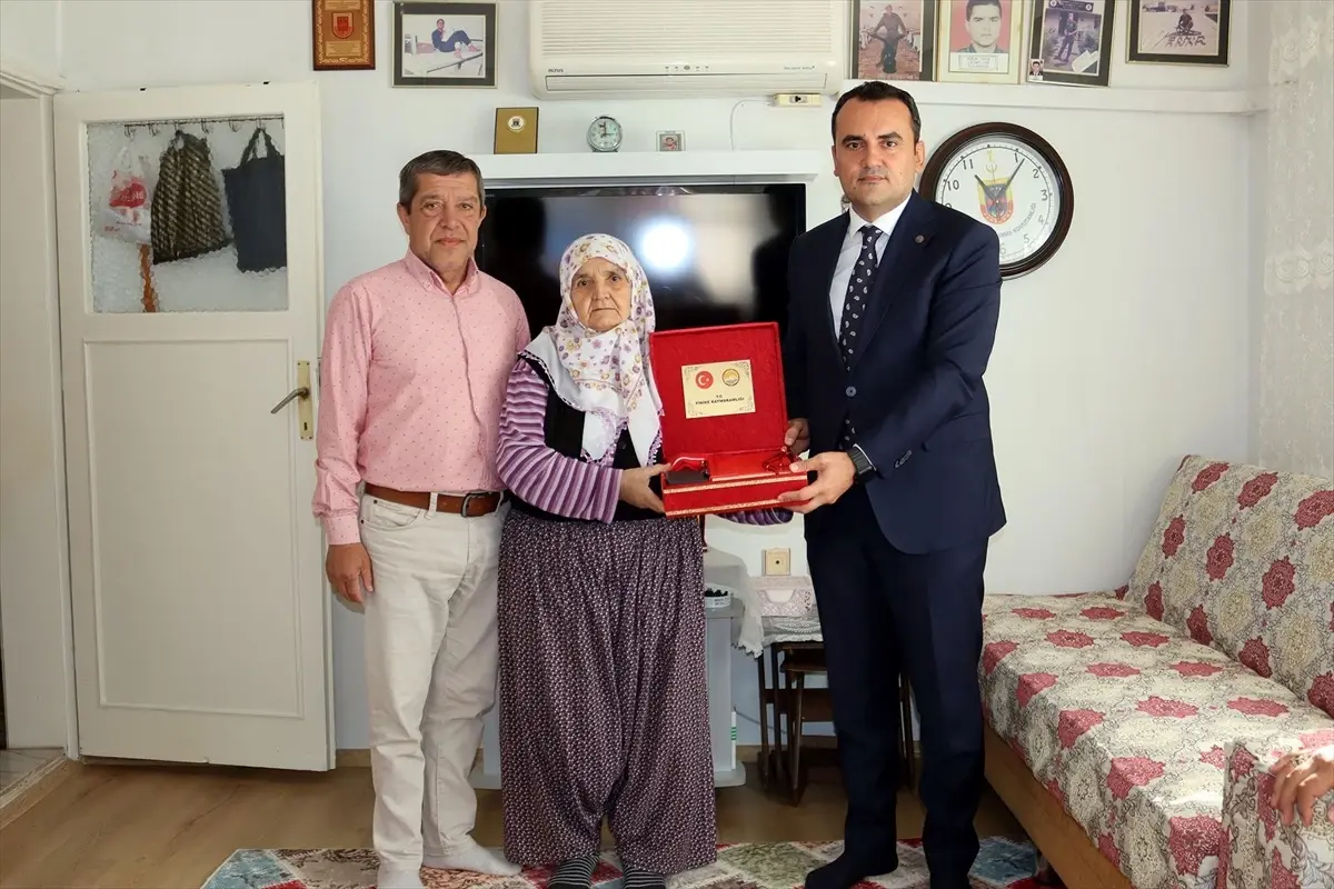 kaymakam celikten sehit ailesine ziyaret ekhpC8zx.jpg