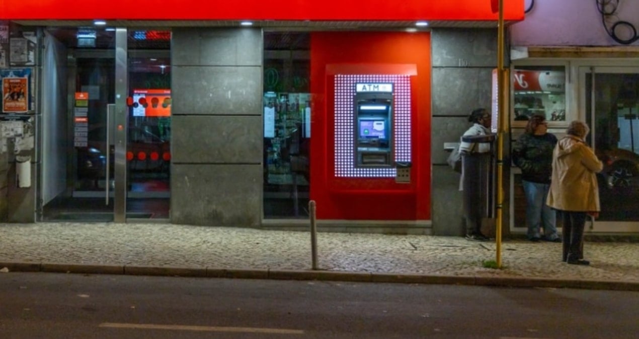 koklu banka 76 subesini tek tek kapatiyor 86Jw4GVy.jpg