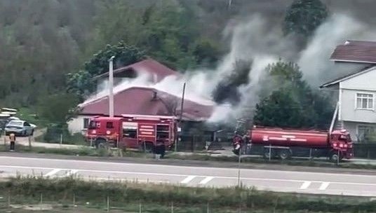 yanginda tek katli ev kullanilamaz hale geldi VviS52wh