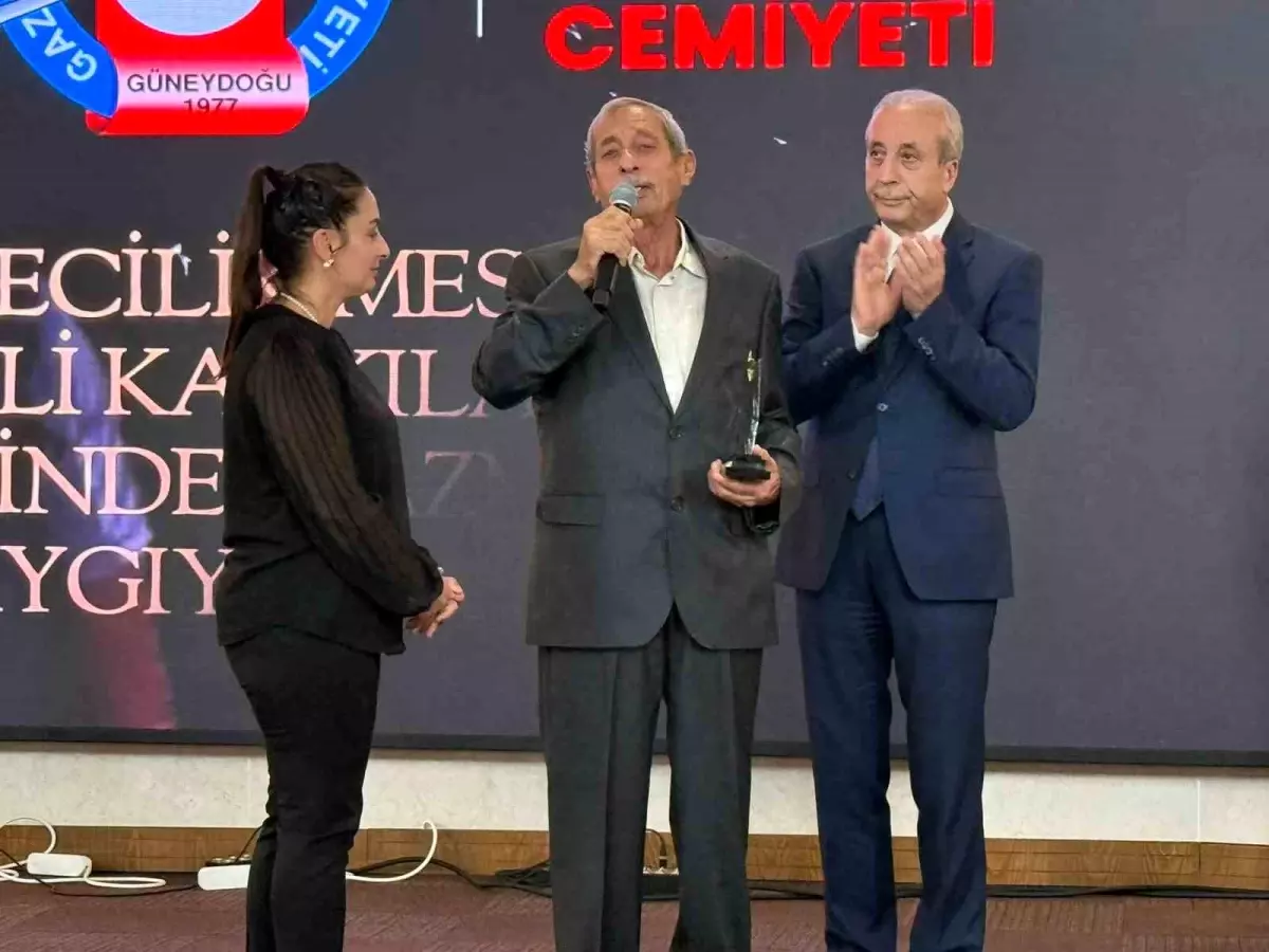 yilin basarili gazetecileri odulleri umit ozdal anisina verildi S1fTiFbg.jpg