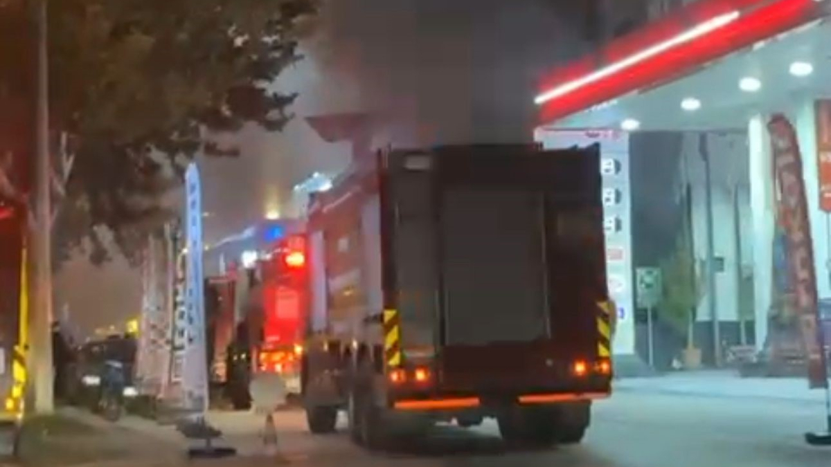 bursada sanayi sitesinde yangin benzin istasyonuna sicramadan sonduruldu bAzURBX9.jpg