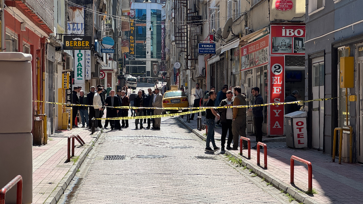 samsunda ogul kuzenini oldurmekten baba ise azmettirmekten hakim karsisinda rCnMcNeS.jpg