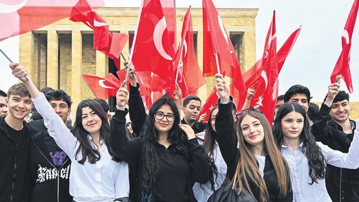 19 Mayıs Kutlamaları: Gençler Büyük Atatürk’ü Andı