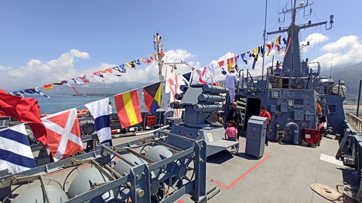 İskenderun’da TCG Karpaz ve TCSG-304 Gemileri Ziyarete Açıldı