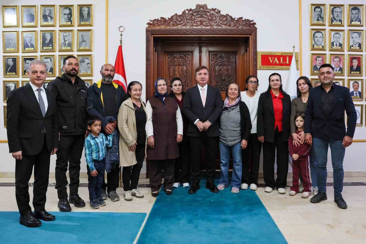 Erzincan Valisi Aydoğdu, Kureyşli Sarıkaya köyü halkını makamında kabul etti